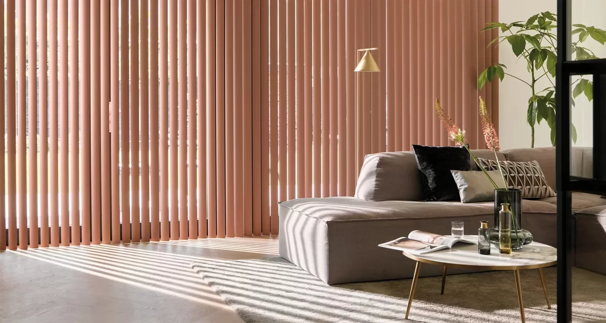 raamdecoratie_verticale-jaloezien_sfeer1200_1 raamdecoratie_verticale-jaloezien_sfeer1200_1